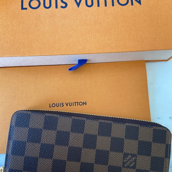 SOLD NWT Louis Vuitton Clémence wallet - Picture 4 of 4